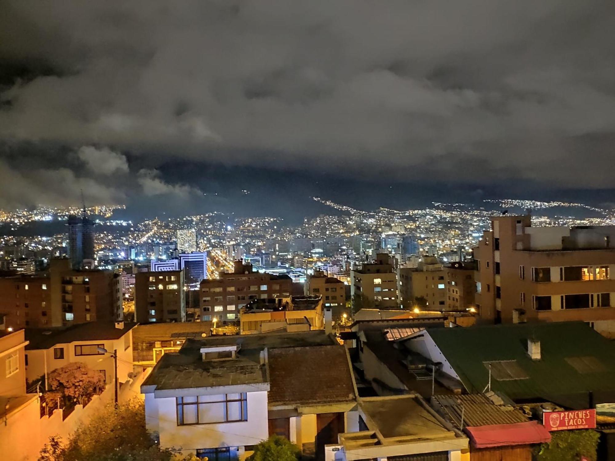 St. Gallen Haus Quito Bagian luar foto