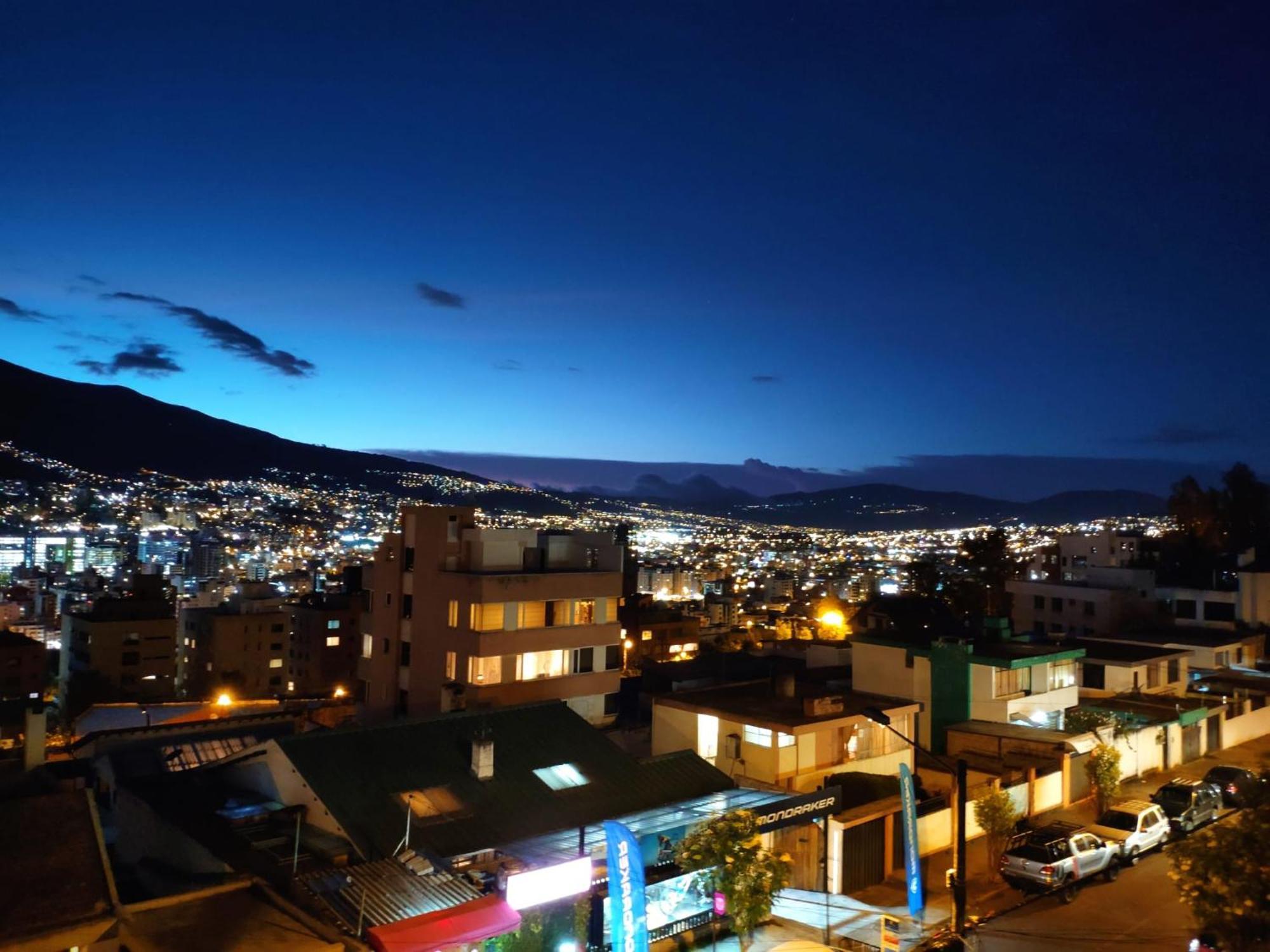 St. Gallen Haus Quito Bagian luar foto