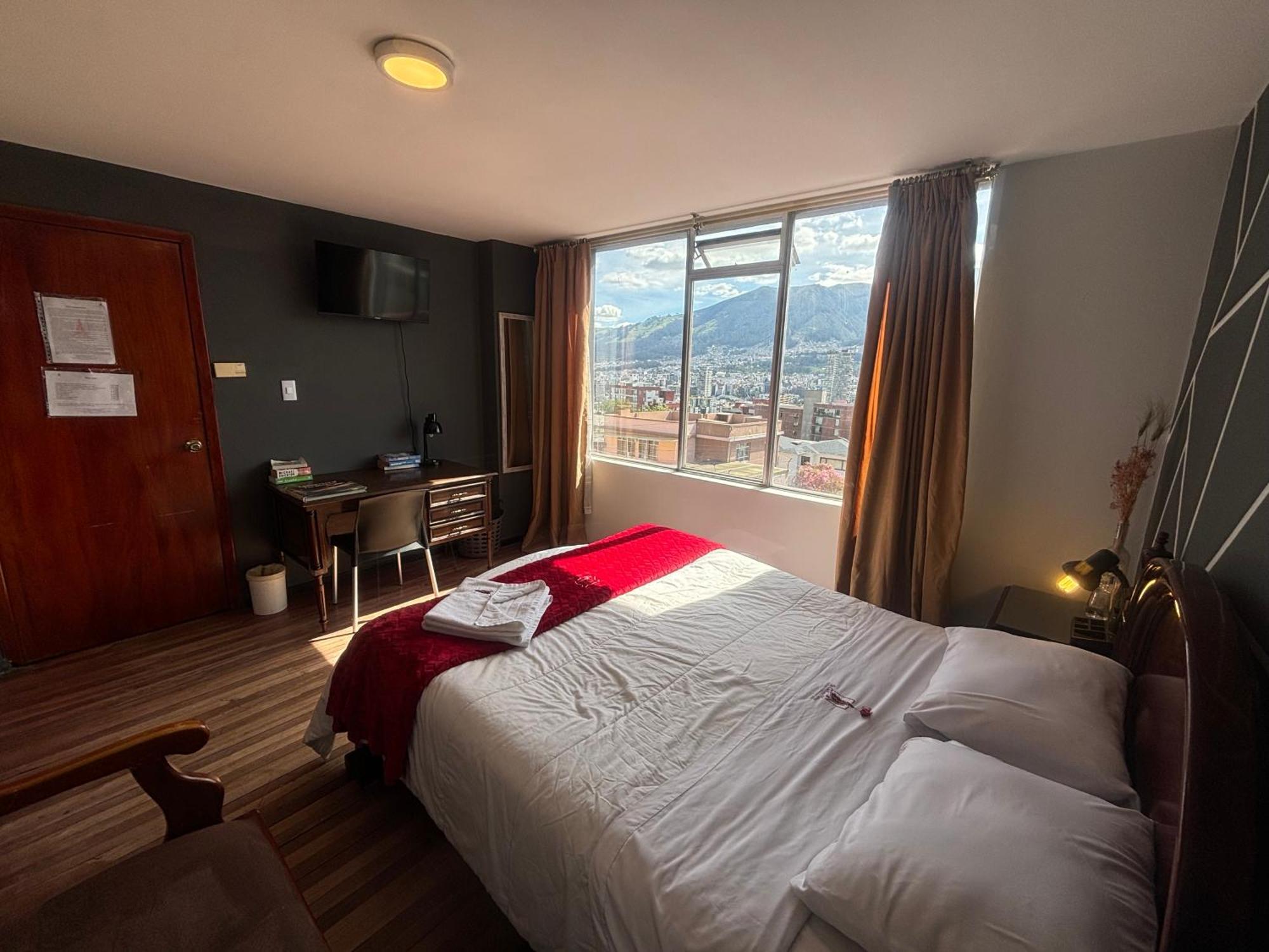 St. Gallen Haus Quito Bagian luar foto